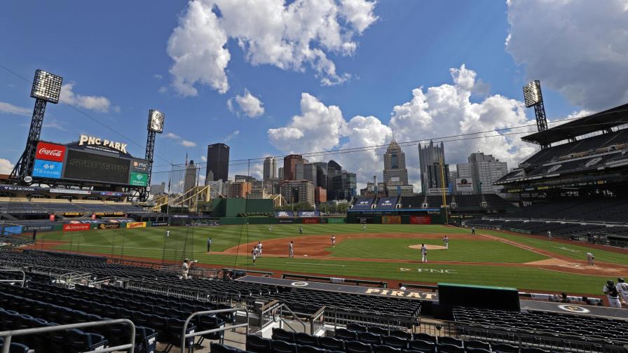 Peloteros boricuas usarán el 21 en día de Roberto Clemente