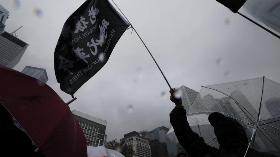 Hong Kong: policía acusa a activistas de incitar al crimen Hong Kong: policía acusa a activistas de incitar al crimen