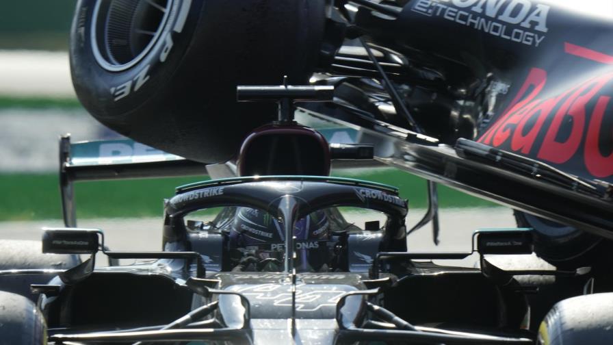 Ricciardo gana en Monza; Verstappen y Hamilton se estrellan