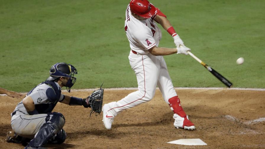 Adell y Trout guían a Angelinos en paliza sobre Marineros