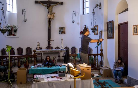 Proyecto de ley haría exhumar fosas comunes del franquismo