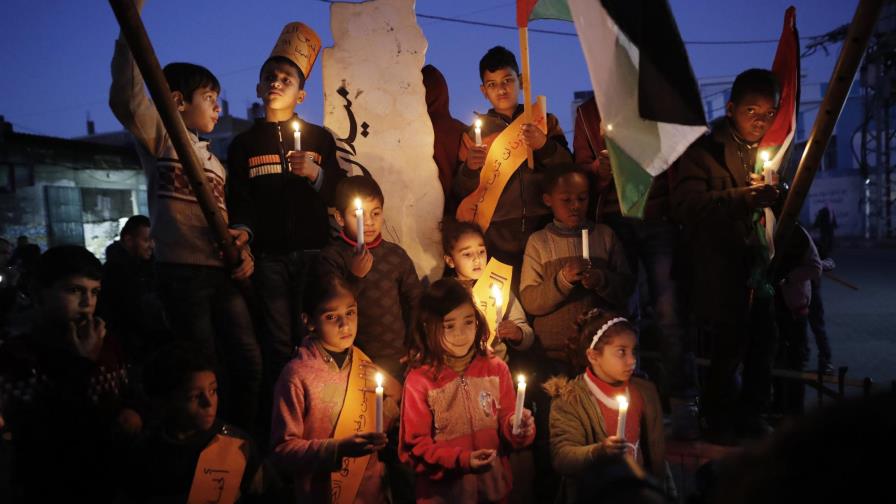 Palestinos protestan plan de Trump, lanzan cohetes