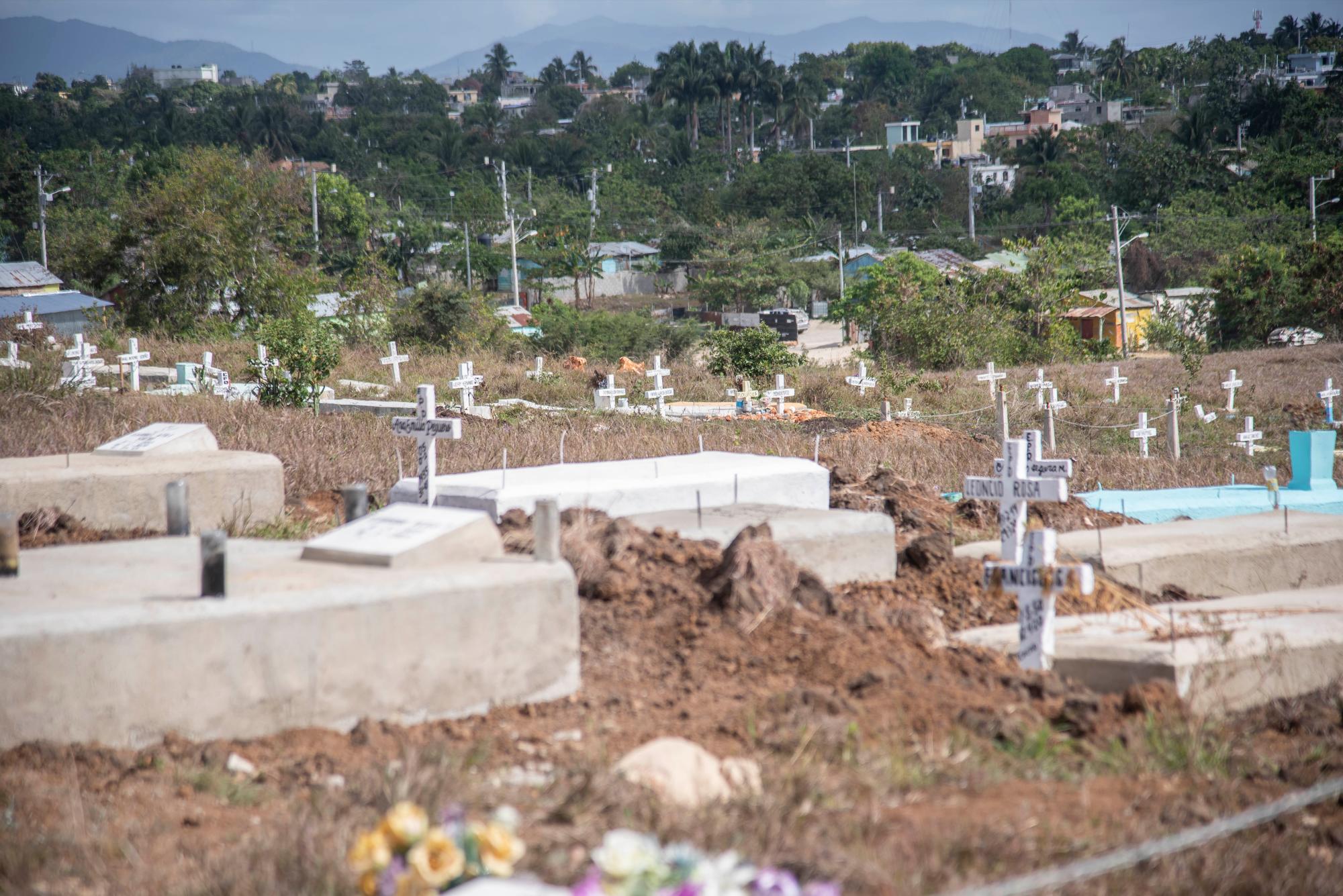 Desde hace dos años y cuatro meses se sepultan personas en los terrenos.