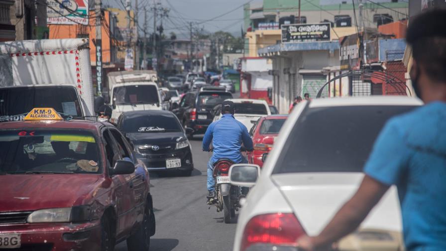 Alcaldes acuden a sus oficinas por primera vez y se encuentran con gente buscando empleos Alcaldes acuden a sus oficinas por primera vez y se encuentran con gente buscando empleos