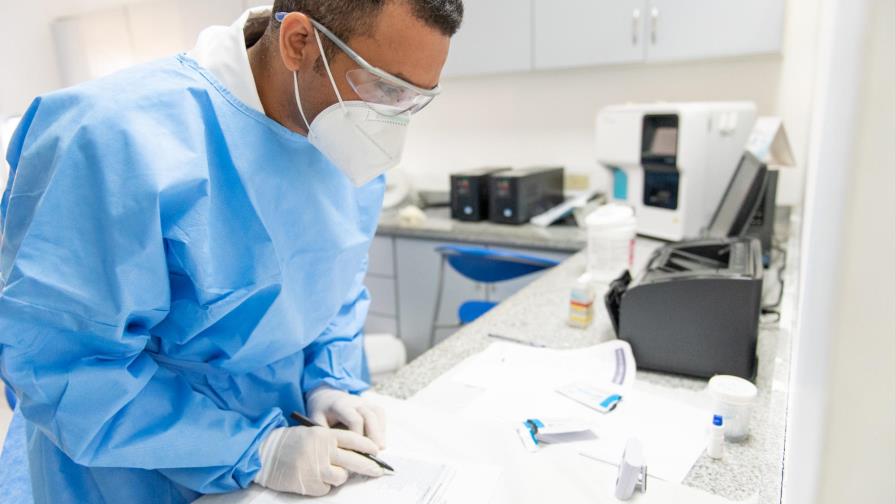 Salud Pública sancionará centros que no notifiquen casos de COVID-19 diariamente Salud Pública sancionará centros que no notifiquen casos de COVID-19 diariamente