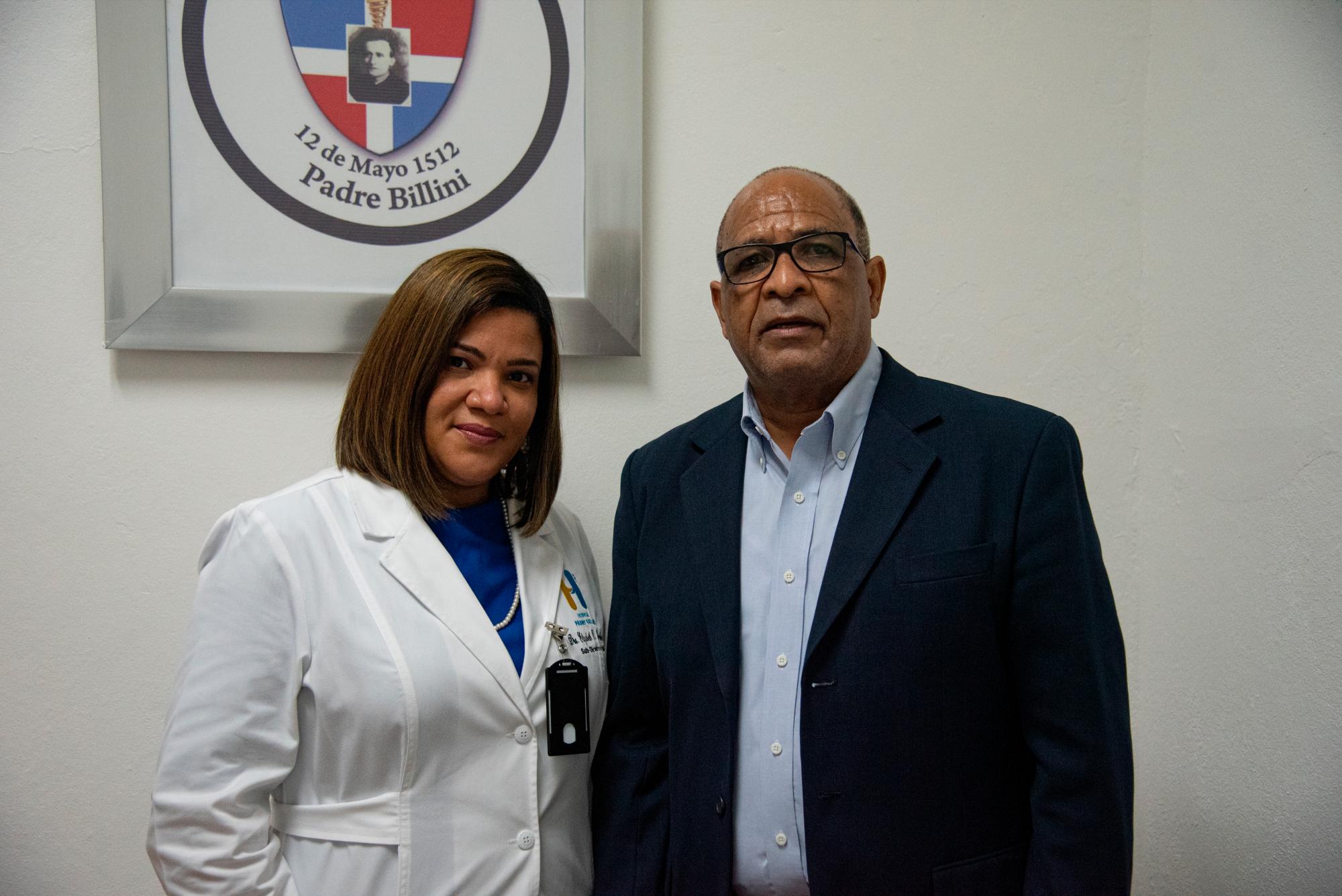 El doctor Sergio Antonio Roque y  Elizabeth Sánchez.