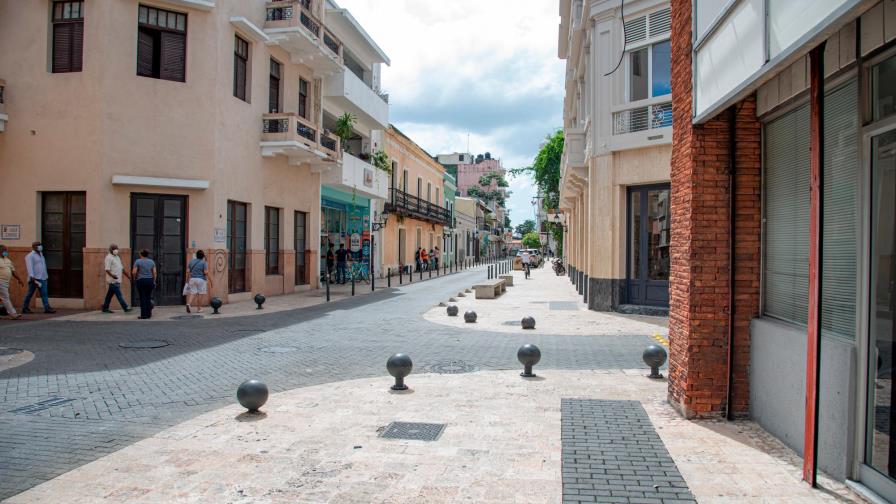 Opiniones divididas de ciudadanos sobre peatonizar calles Ciudad Colonial
