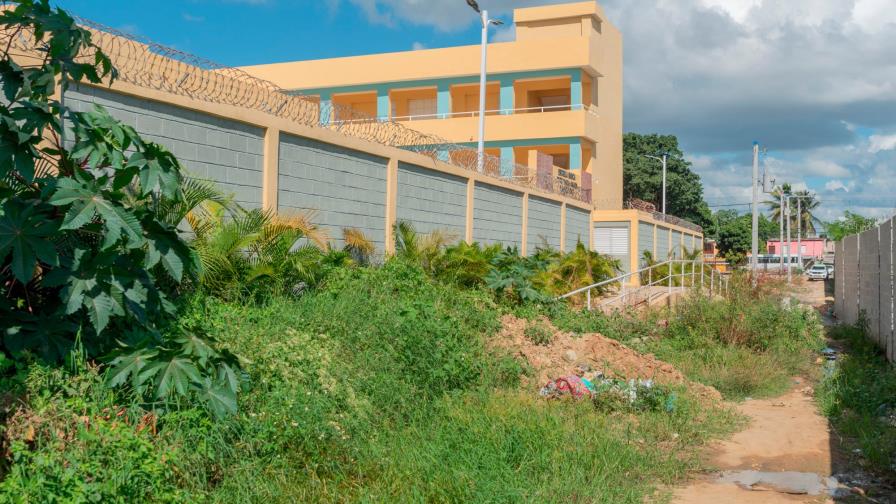 En Hato Nuevo son viejos los problemas de basura, mal estado de calles y cañadas 