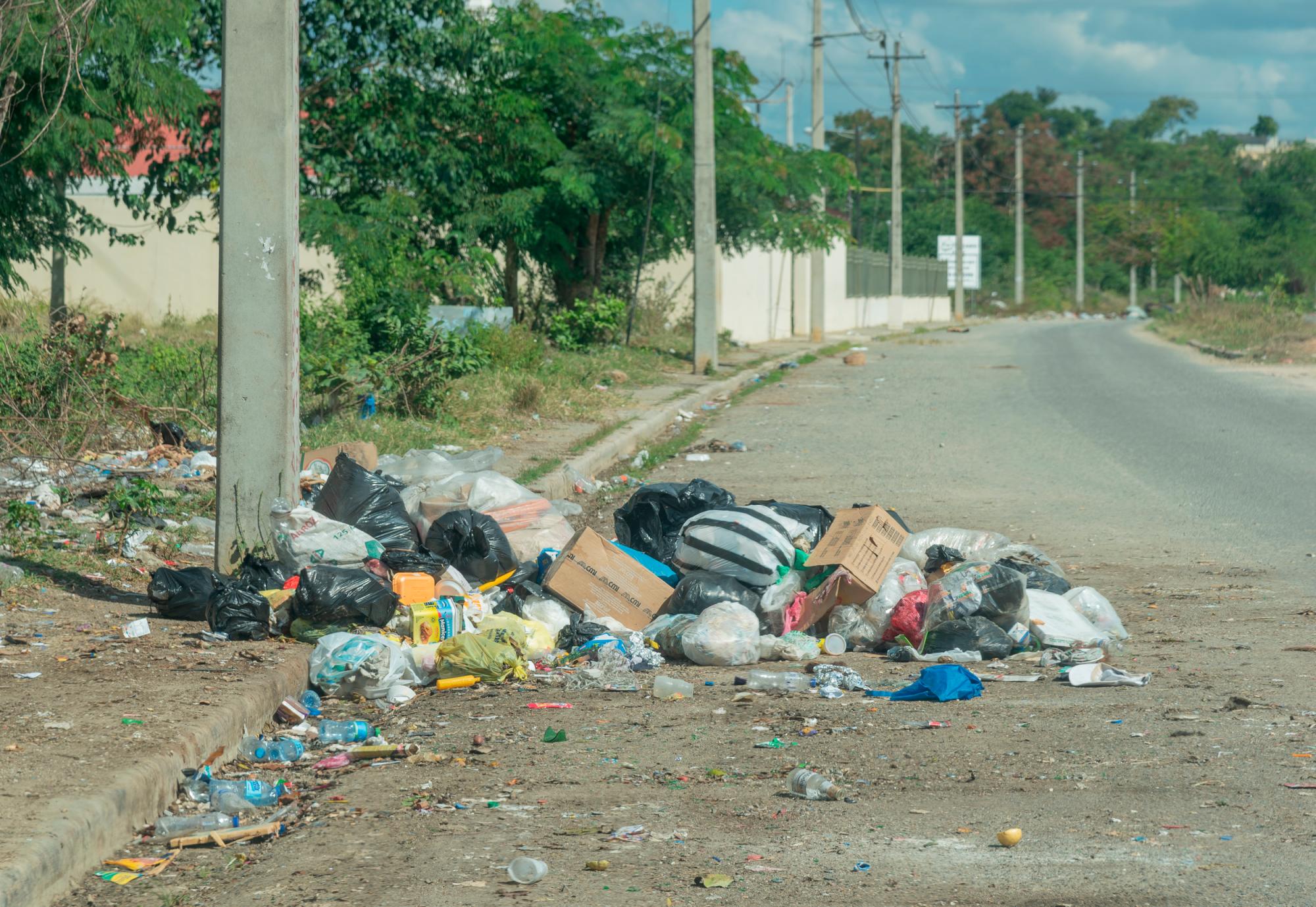 La basura no se recoge con frecuencia y a los barrios los camiones no llegan, dicen dirigentes.