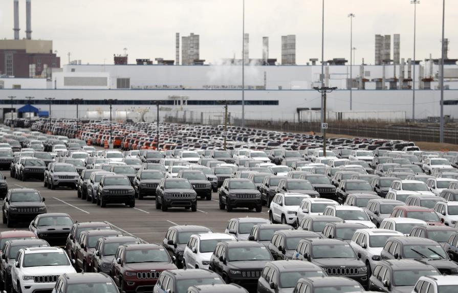 Automotrices de EEUU reabrirán fábricas en dos semanas
