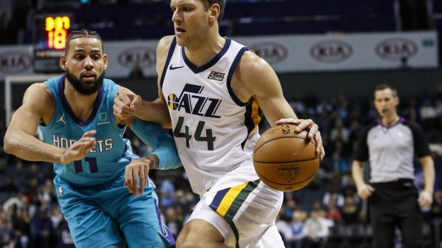Bogdanovic anota 26 puntos, Jazz vence a Hornets