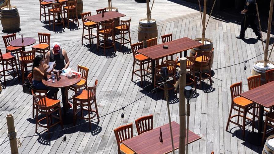 Miami refuerza vigilancia en restaurantes ante aumento de COVID-19 en Florida