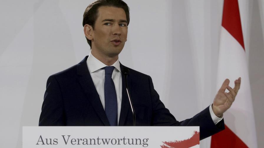 Canciller de Austria ofrece apoyo a ministra atacada online