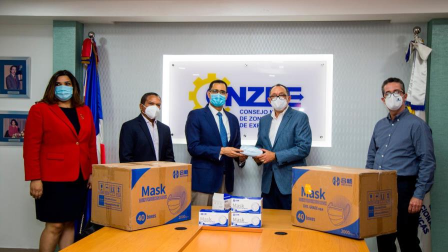 Aeropuerto Cibao y empresa Gildan donan al gobierno más de 100 mil mascarillas Aeropuerto Cibao y empresa Gildan donan al gobierno más de 100 mil mascarillas
