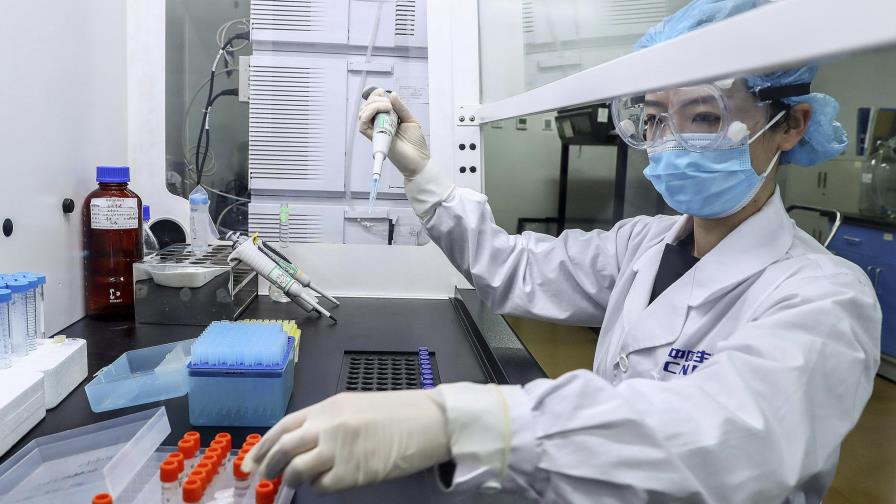 Firma china prueba vacuna contra el virus en sus empleados