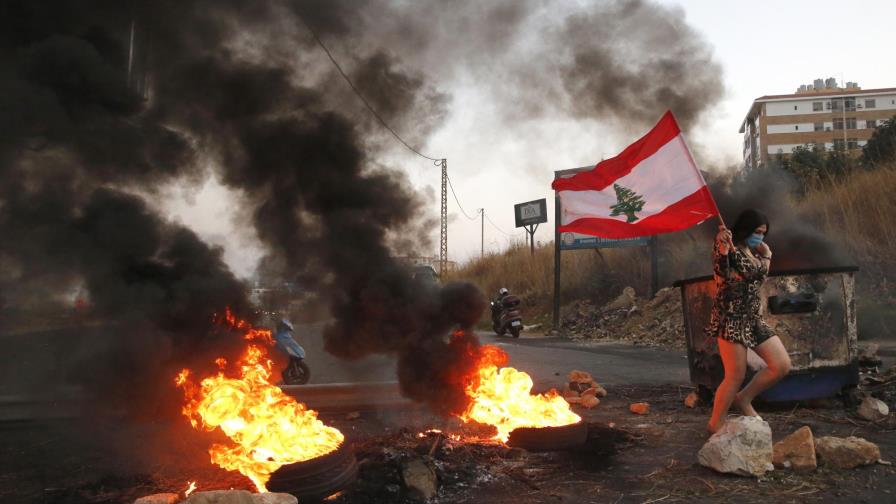 Manifestantes libaneses vuelven a marchar y cortar calles Manifestantes libaneses vuelven a marchar y cortar calles