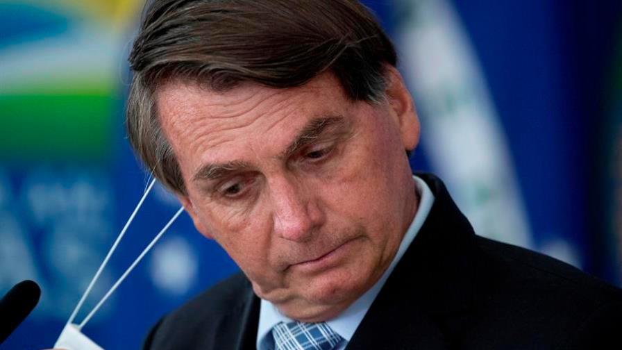 Facebook retira el vídeo en que Bolsonaro vincula vacuna anticovid al sida