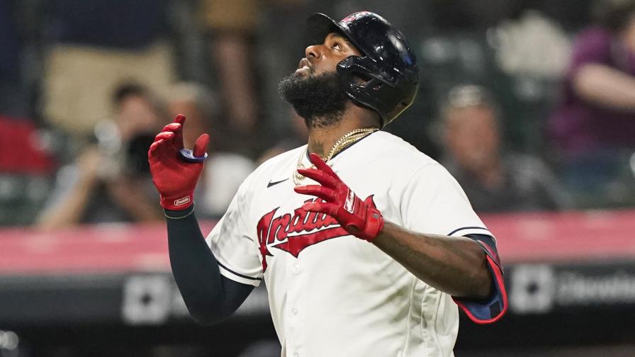 Reyes pega largo jonrón; Indios doblegan 7-2 a Rangers