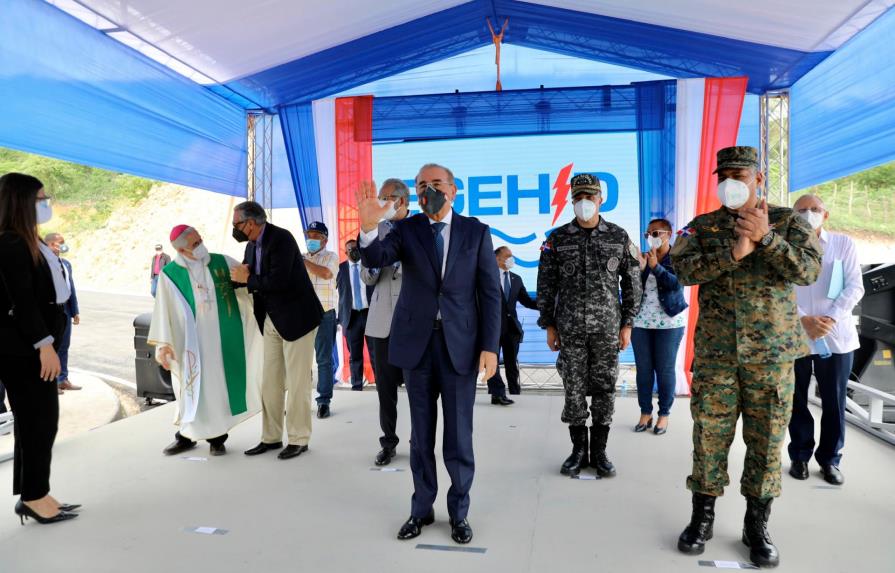 El presidente Danilo Medina inaugura presa Yacahueque en San Juan