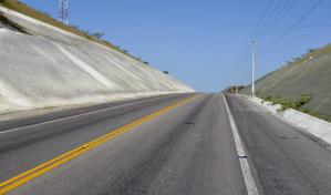 Presidente Medina entrega nueva carretera Azua-Barahona