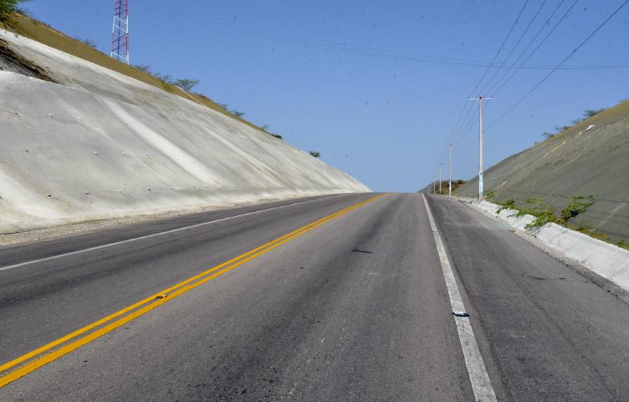 Presidente Medina entrega nueva carretera Azua-Barahona