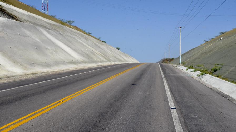 Presidente Medina entrega nueva carretera Azua-Barahona