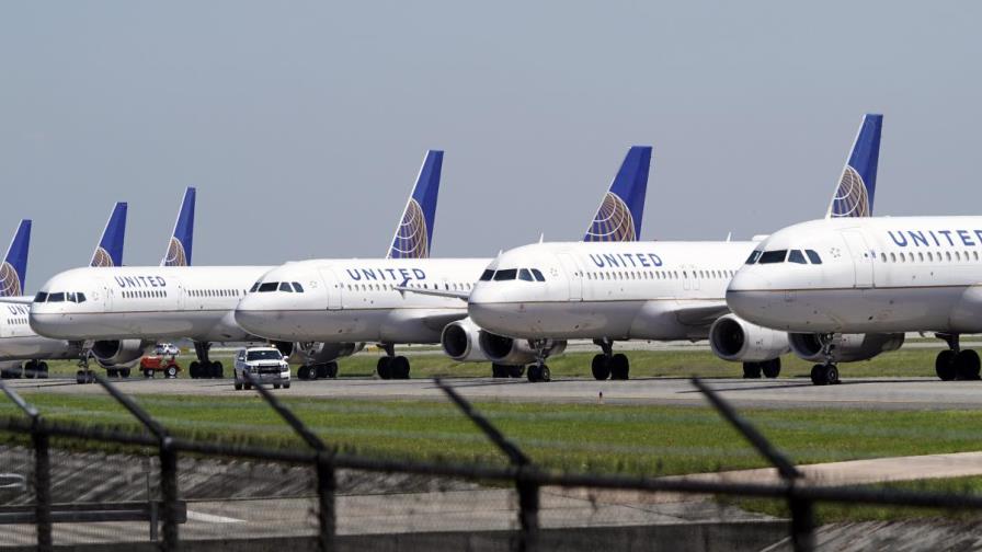 Optimistas, las aerolíneas comienzan a reactivar vuelos