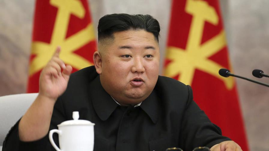 Kim dirige una reunión sobre aumento de su arsenal nuclear