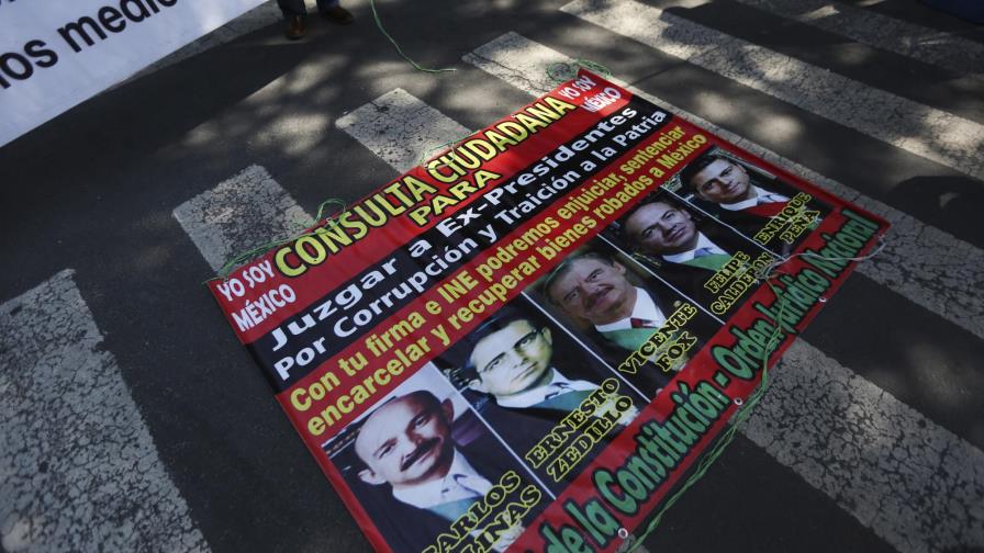 Corte mexicana avala consulta sobre juicios a expresidentes