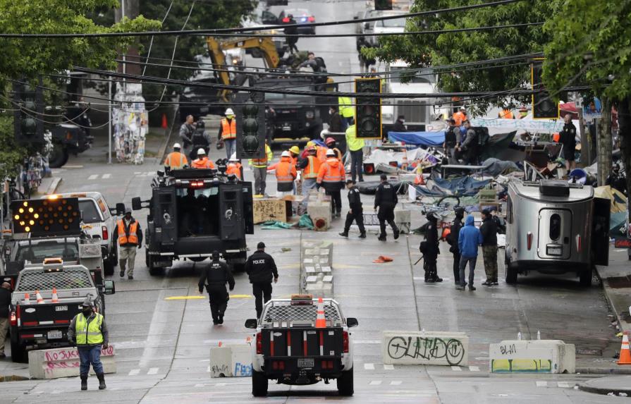 Policía de Seattle desmantela una zona de protesta