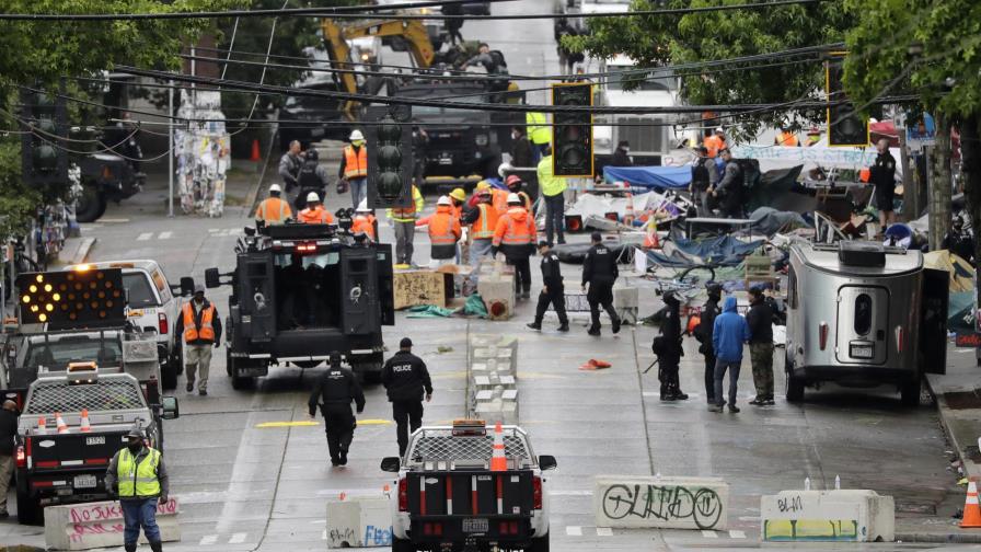 Policía de Seattle desmantela una zona de protesta