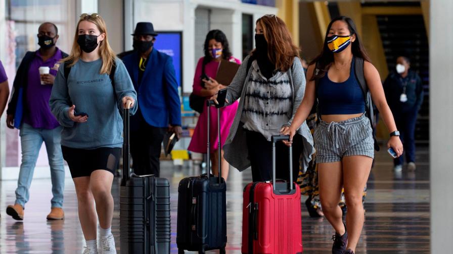 Canadá relaja las restricciones de viaje pero mantiene la frontera cerrada