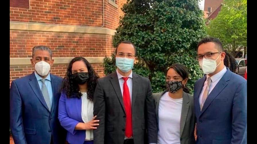 Dominicanos a la expectativa por conteo preliminar en primarias demócratas 