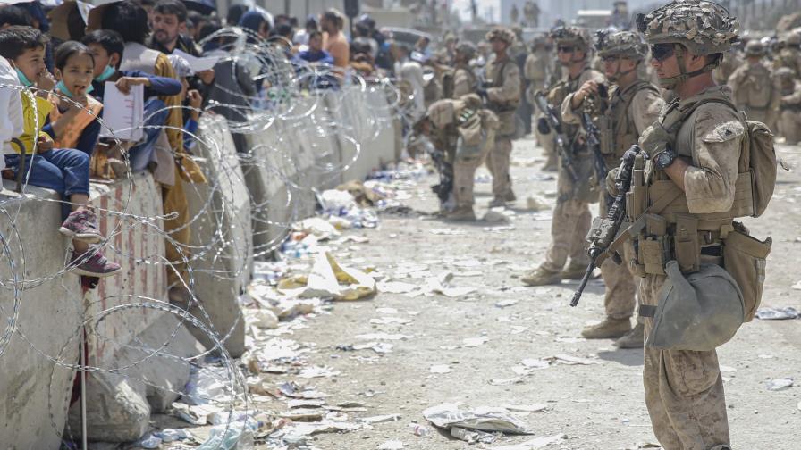 Rumanos y búlgaros son evacuados de Afganistán