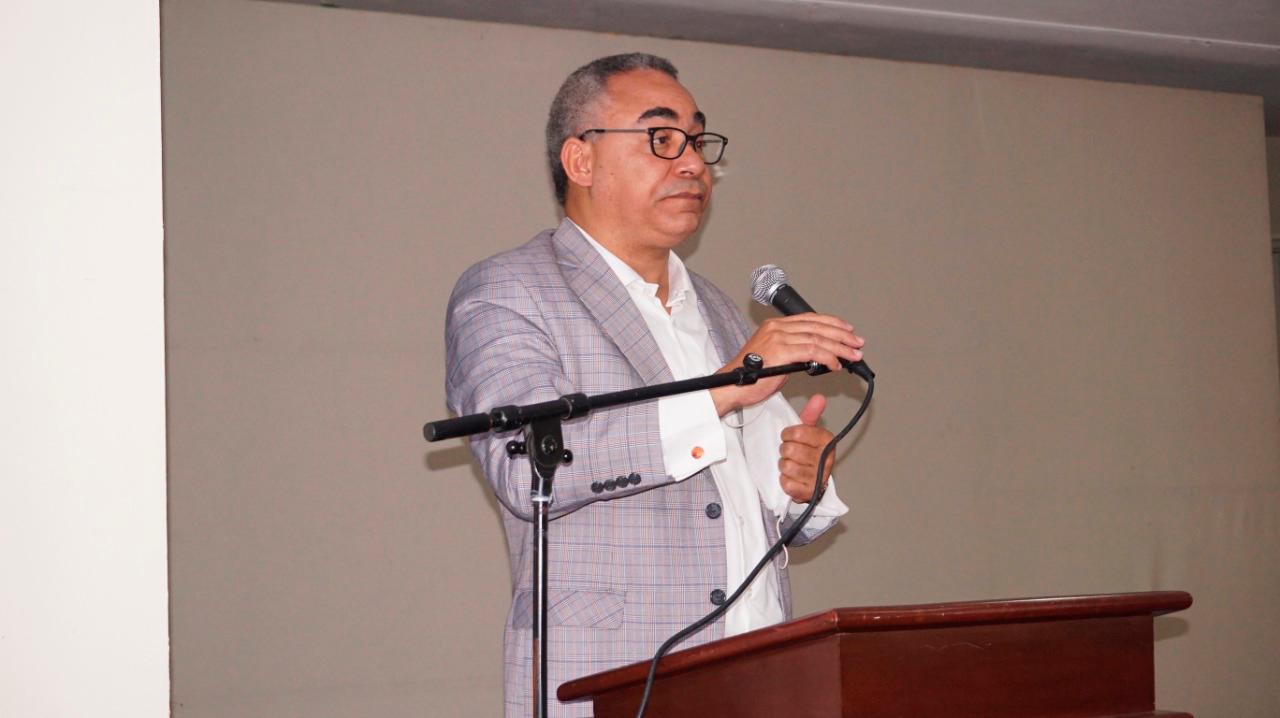 Severo Rivera, presidente de la Academia Dominicana de Periodistas de Arte y Espectáculos, y subeditor de Revista del periódico Diario Libre.