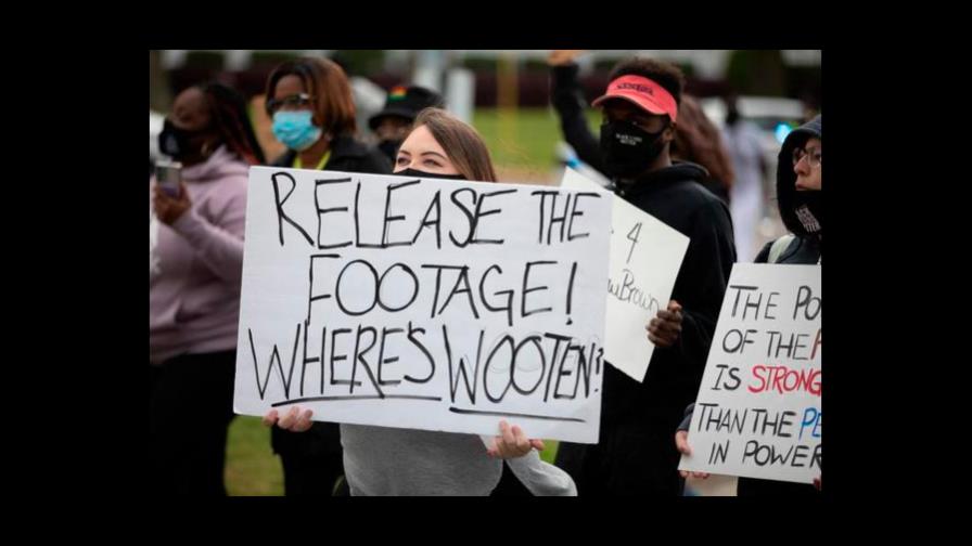 Un fiscal defiende que policías mataran a un hombre negro en arresto en EEUU