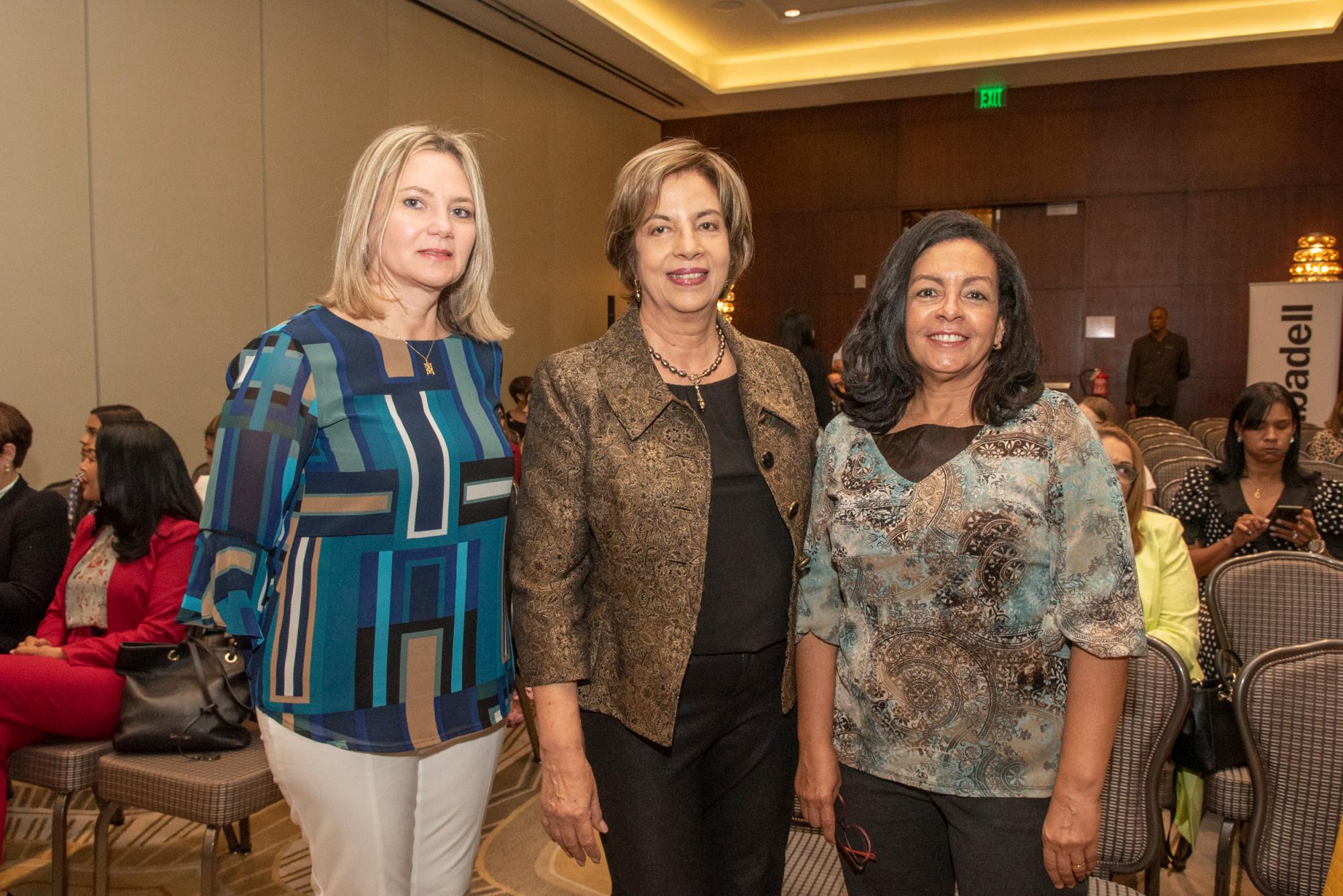 Gina Espinosa, Jeanette Ratz y Janet Valenzuela.