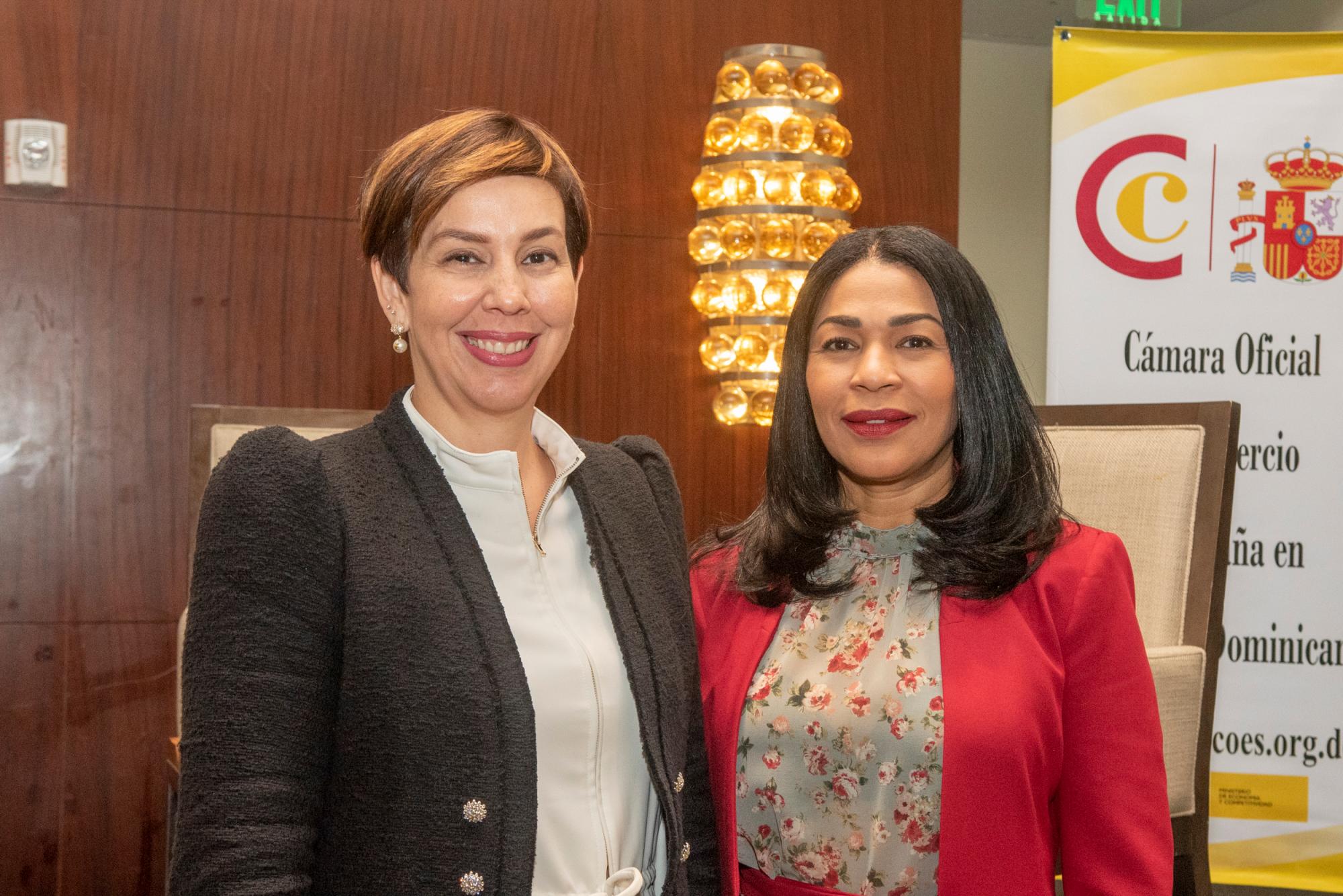 Monika Infante y Ysabel Reyes.