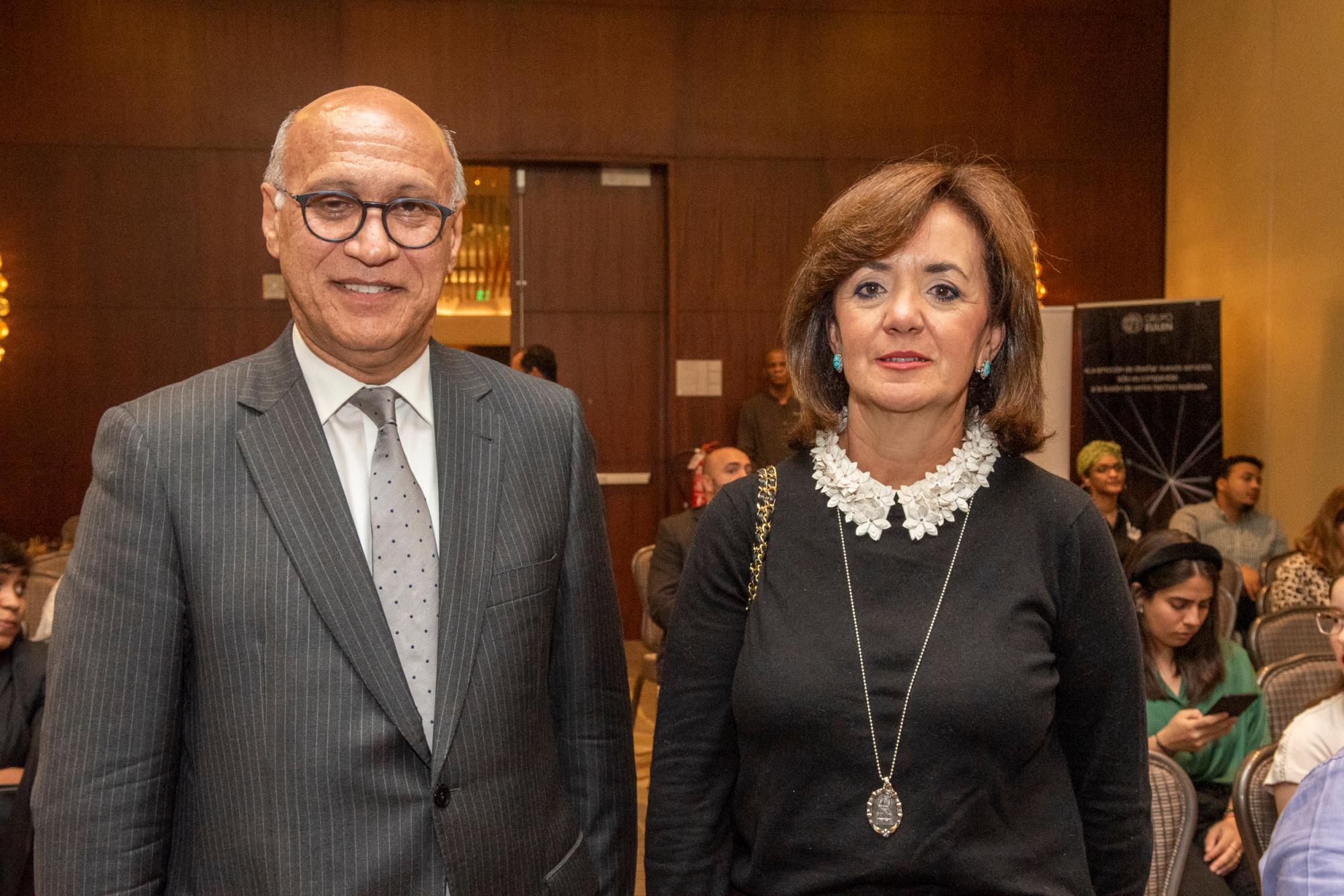 Ángelo Viro y Mary Luz Rodríguez de Santos.
