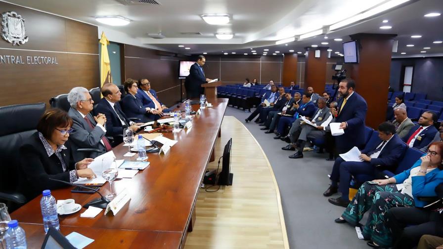 La JCE advierte que habrá sanciones y restricciones por campaña a destiempo  