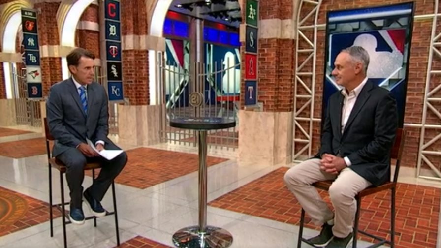 Comisionado de Grandes Ligas, Rob Manfred, no ve alarma por brote de COVID-19 Comisionado de Grandes Ligas, Rob Manfred, no ve alarma por brote de COVID-19