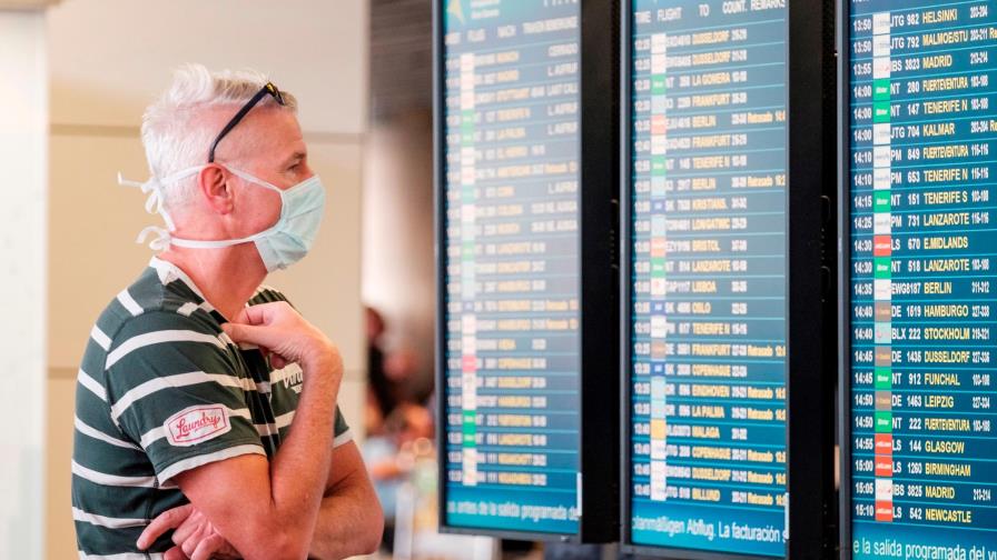 Caos en aeropuertos y más prohibiciones por coronavirus inquietan a América Caos en aeropuertos y más prohibiciones por coronavirus inquietan a América