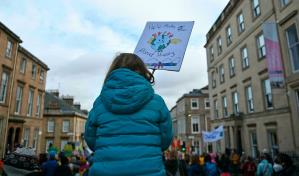 Jóvenes youtuberas hablan del clima de otro modo en la COP26