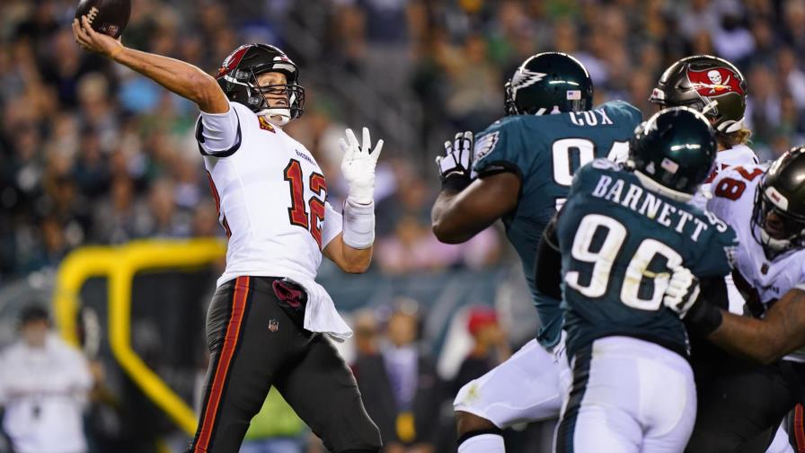 Tom Brady lanza dos pases de touchdown; Buccaneers vencen a Eagles