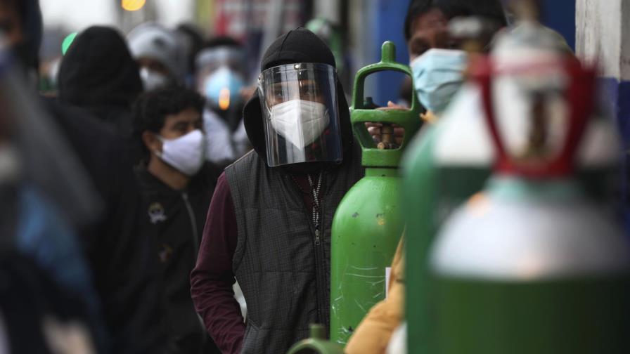 Perú contratará médicos y enfermeros extranjeros por COVID Perú contratará médicos y enfermeros extranjeros por COVID