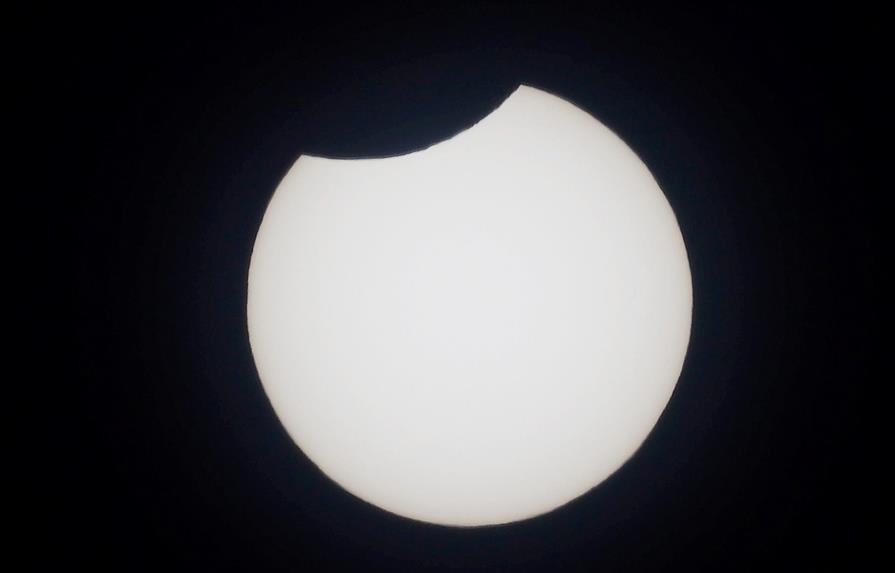 El eclipse anular dejó imágenes de un Sol menguante