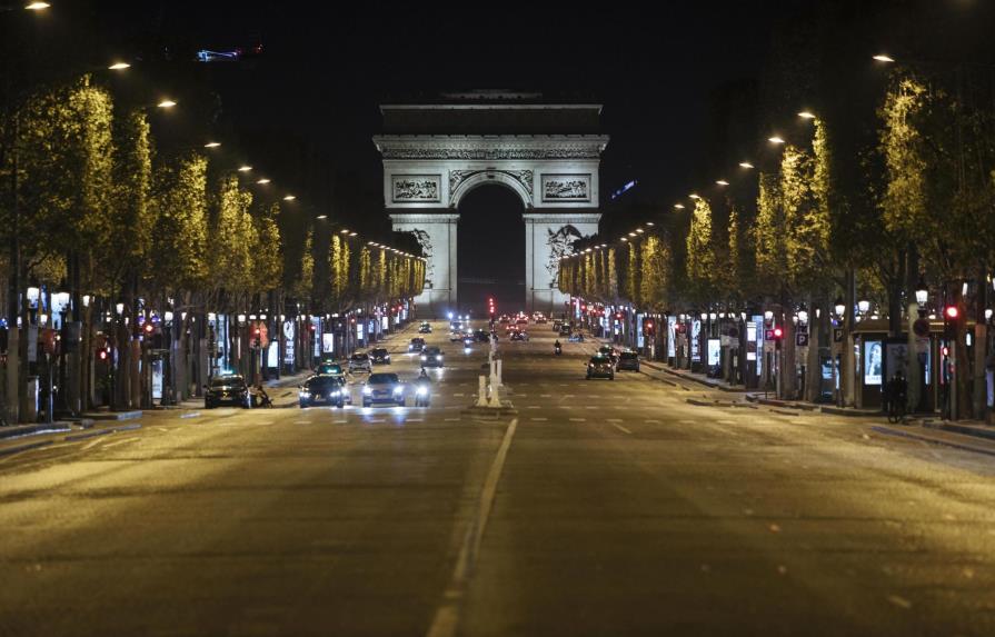 Toque de queda en 8 ciudades de Francia para frenar al virus