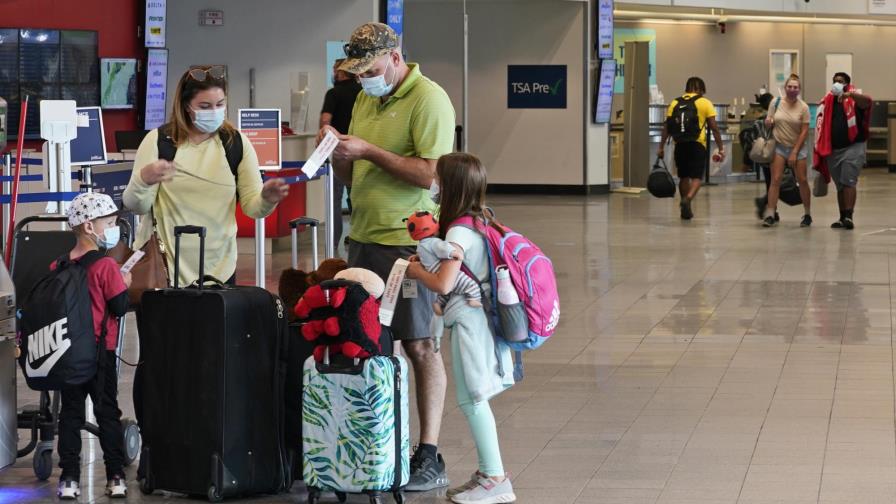 Estadounidenses viajan en grandes números por feriado