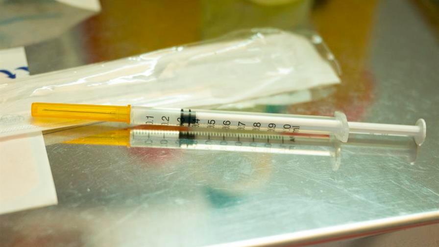 Francia suspende los vuelos procedentes de África austral por nueva variante