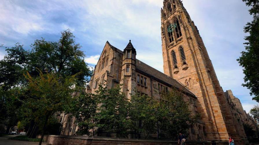El Gobierno acusa a Yale de discriminar a asiáticos y blancos en la admisión